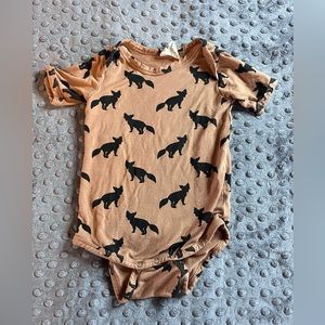 KATE QUINN | SHORT SLEEVE LAP NECK BODYSUIT | FOX 🦊